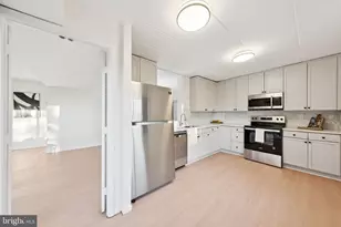 100 Roberts Ln, Alexandria, VA 22314 - Photo 6