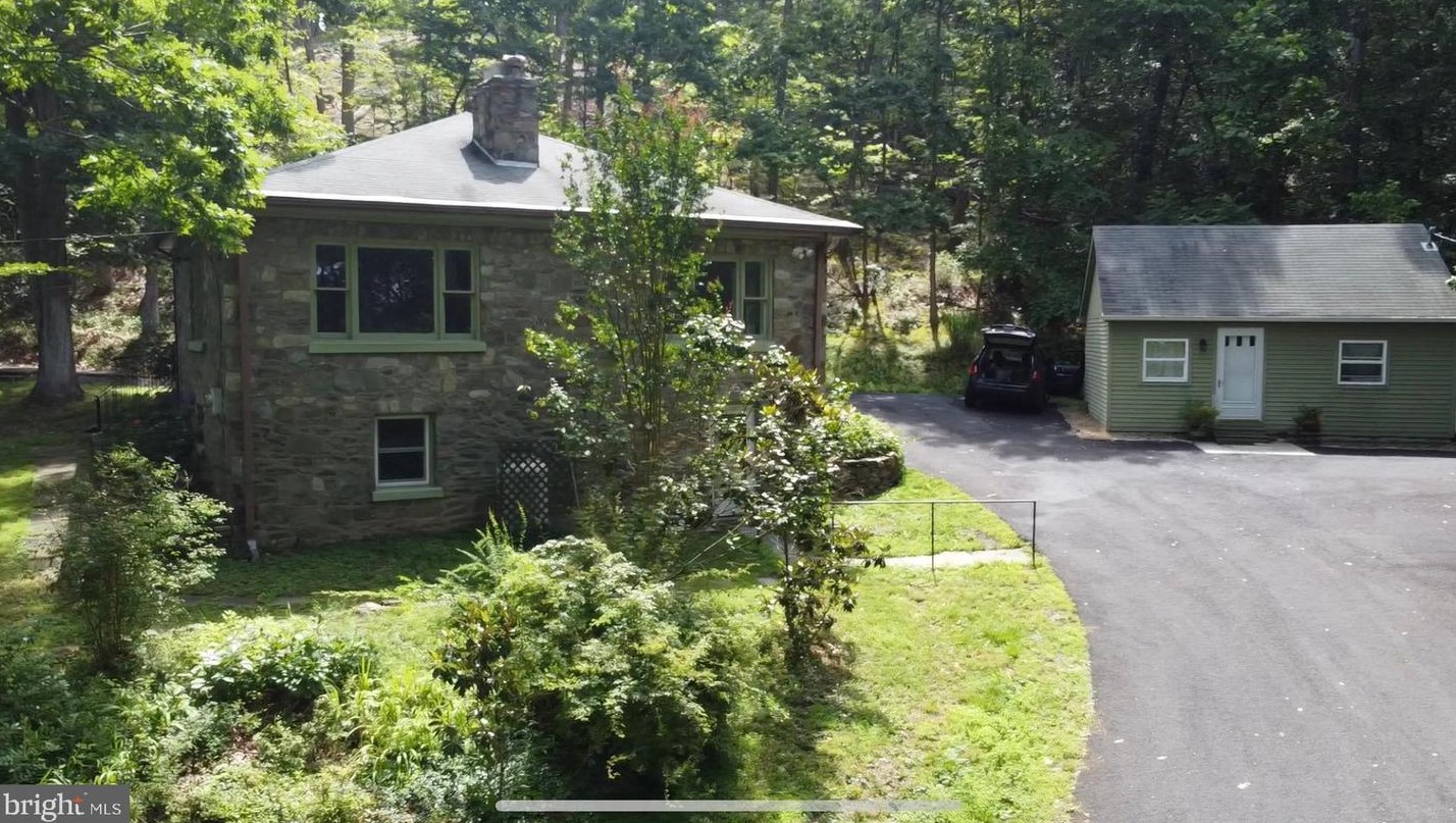 39 River Rd, Mount Weather, VA 20135