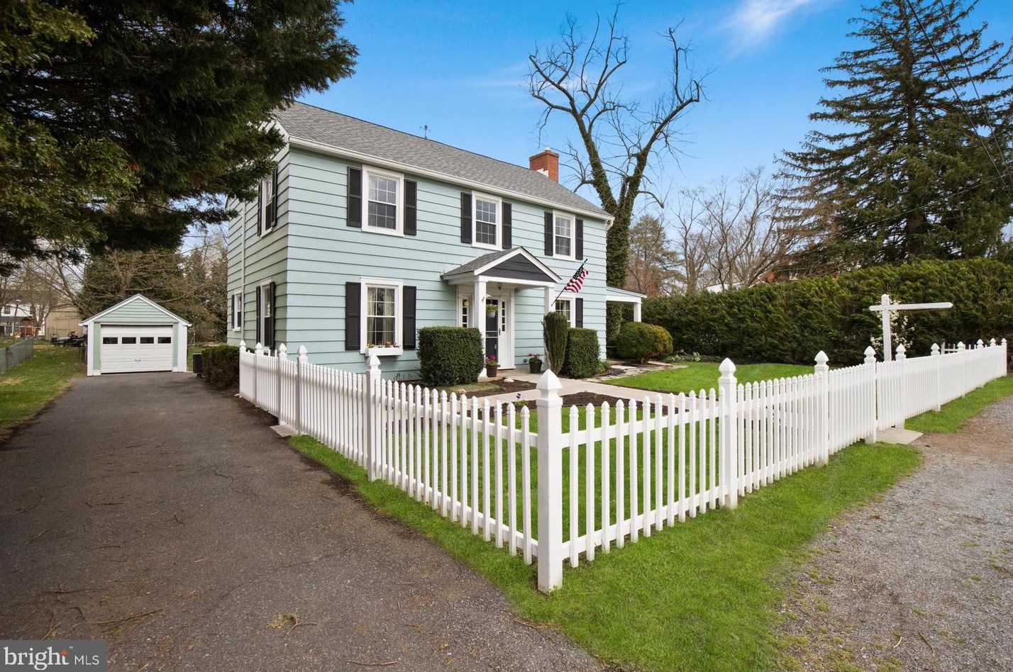 306 Treadwell St, Mount Weather, VA 22611-1048
