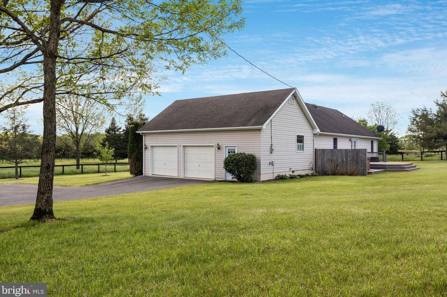 472 Old Charles Town Rd, Mount Weather, VA 22611-1971
