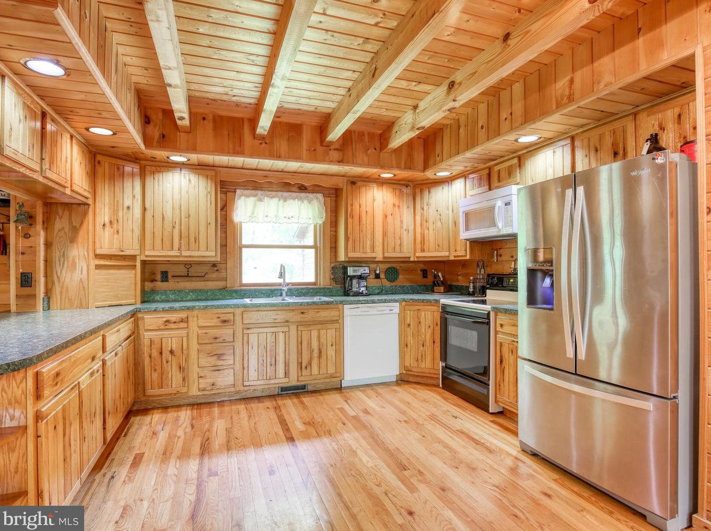 872 Bench Ln, Mount Weather VA  20135-4861 exterior