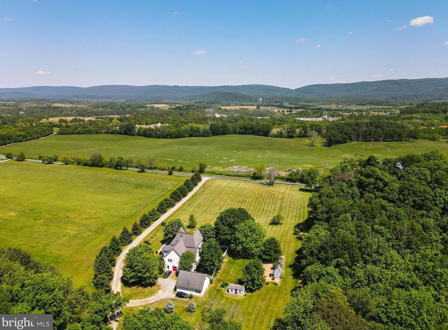 85 Bittersweet Ln, Mount Weather, VA 22611-4146