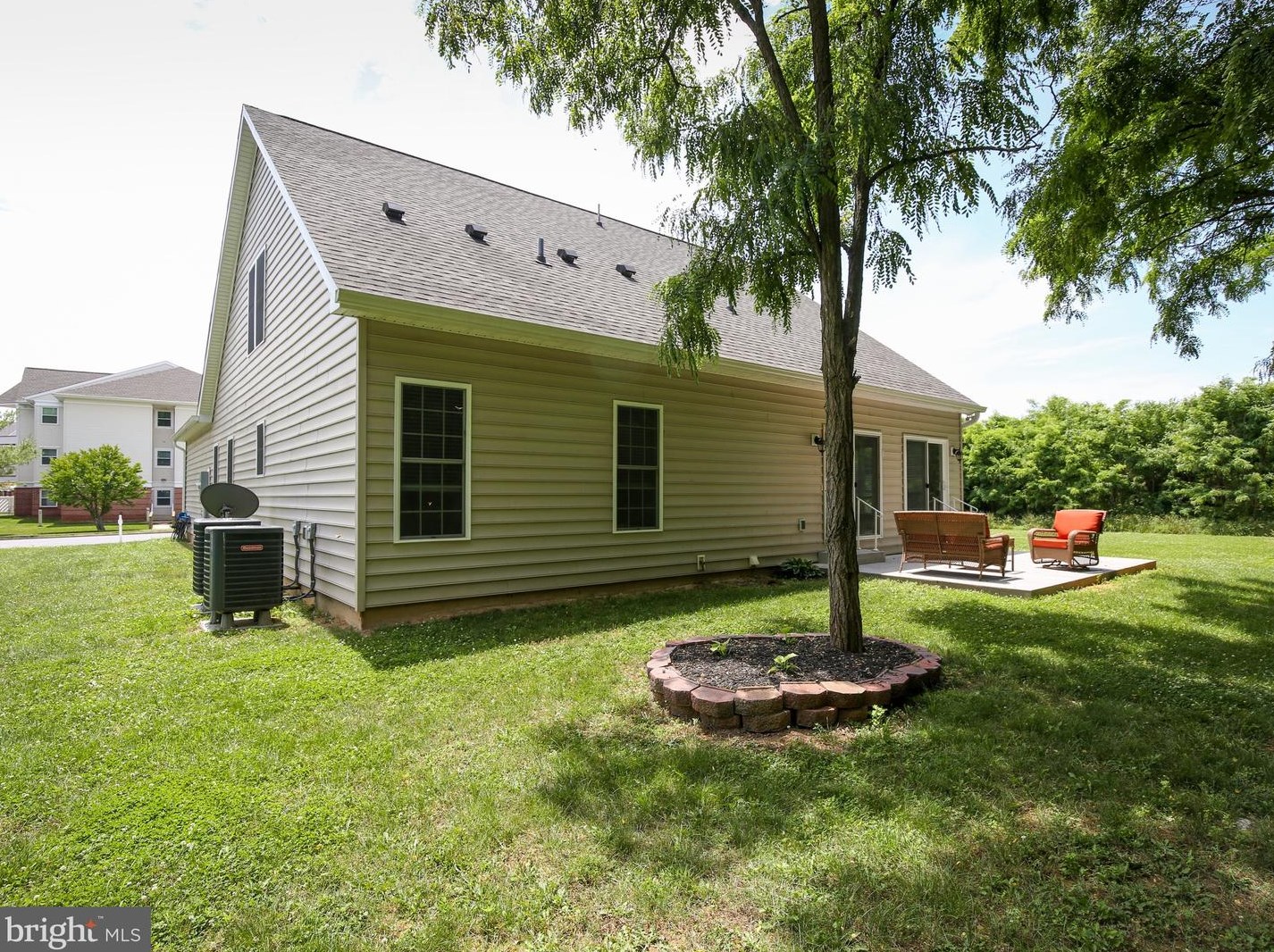 220 Chamberlain St, Mount Weather VA 22611 exterior