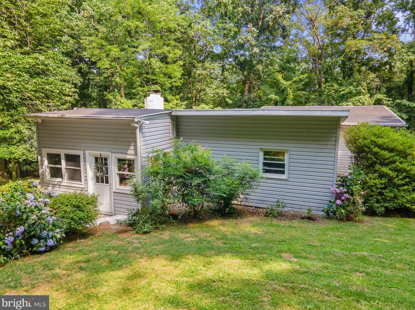 41 Laurel Ln, Mount Weather, VA 20135-4621