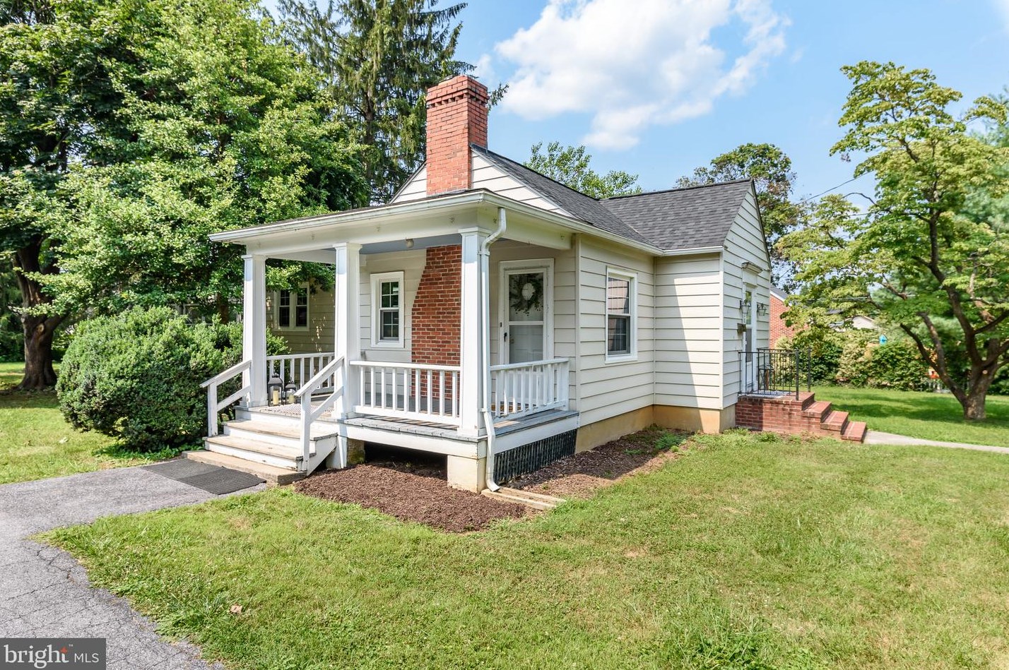 209 Crown St, Mount Weather, VA 22611-1015