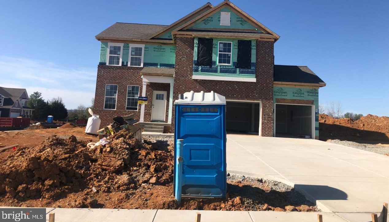305 Alexander Dr, Mount Weather, VA 22611-1281