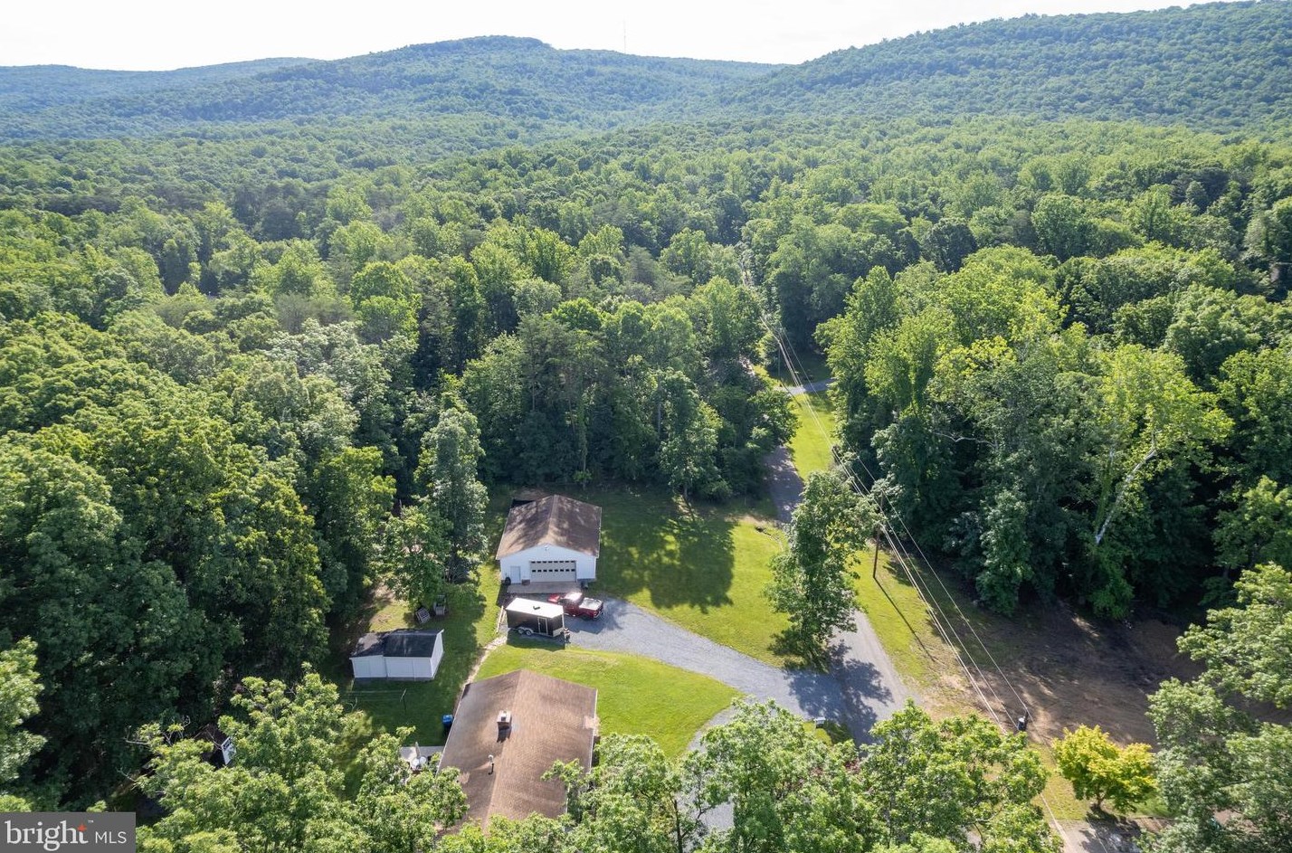 174 Hackberry Ln, Mount Weather, VA 20135-4429