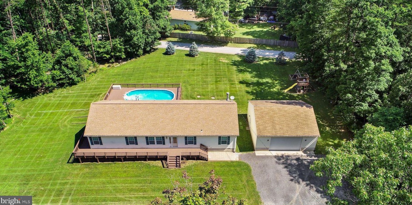 60 Hackberry Ln, Mount Weather, VA 20135-4468