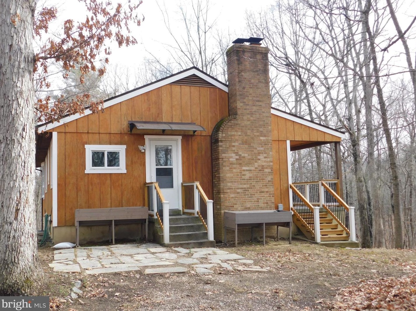 52 Lewin Hill Ln, Mount Weather, VA 20135