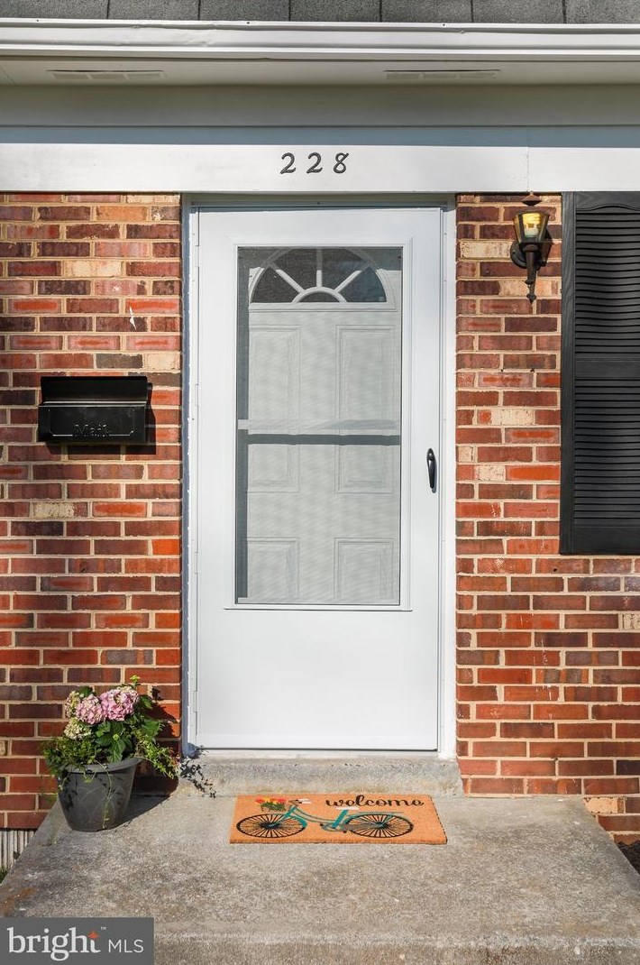 228 Cameron St, Mount Weather, VA 22611