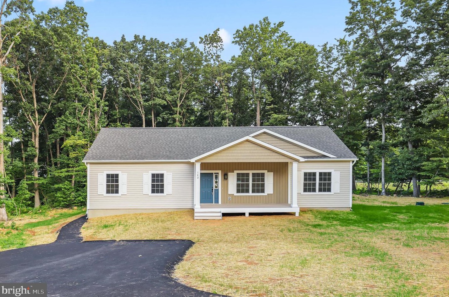 142 Ebenezer Rd, Mount Weather, VA 20135
