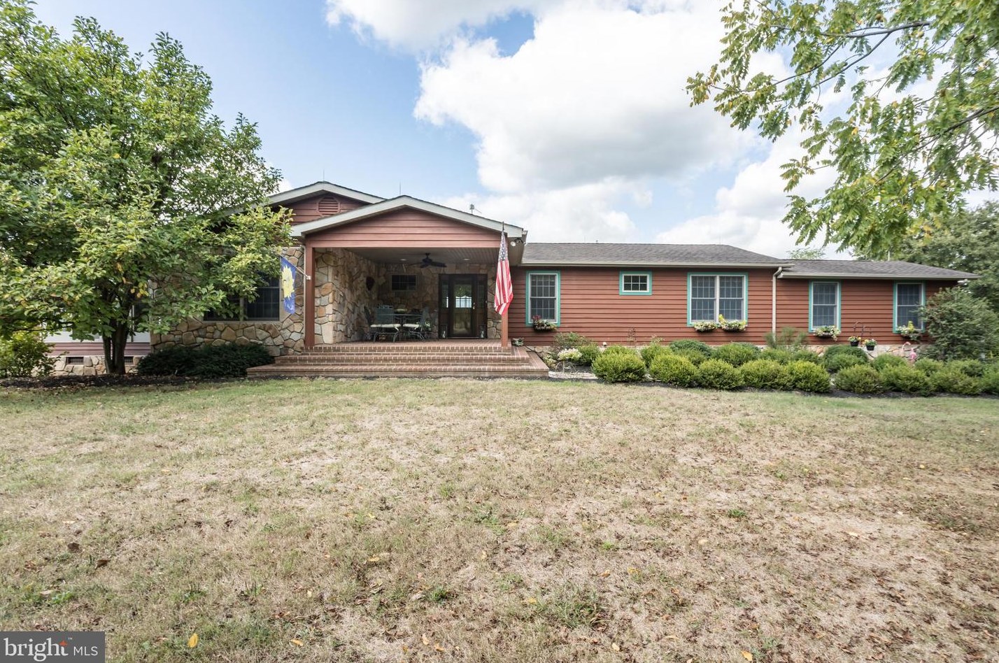317 Pierce Rd, Mount Weather, VA 22611