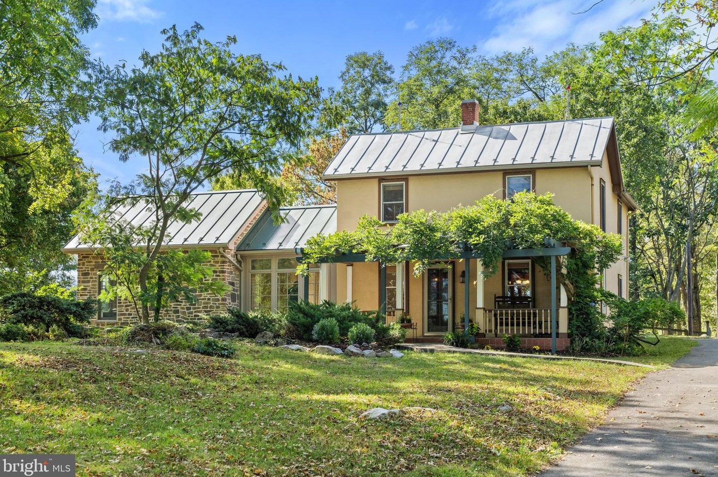 2259 Old Charles Town Rd, Mount Weather, VA 22611-1829