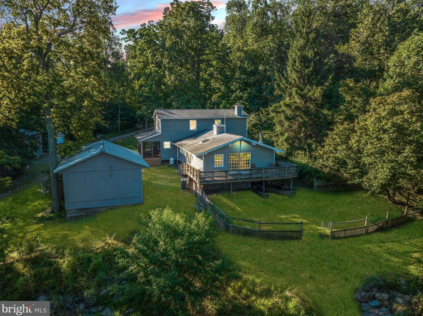 209 Skyhorse Ln, Mount Weather, VA 20135