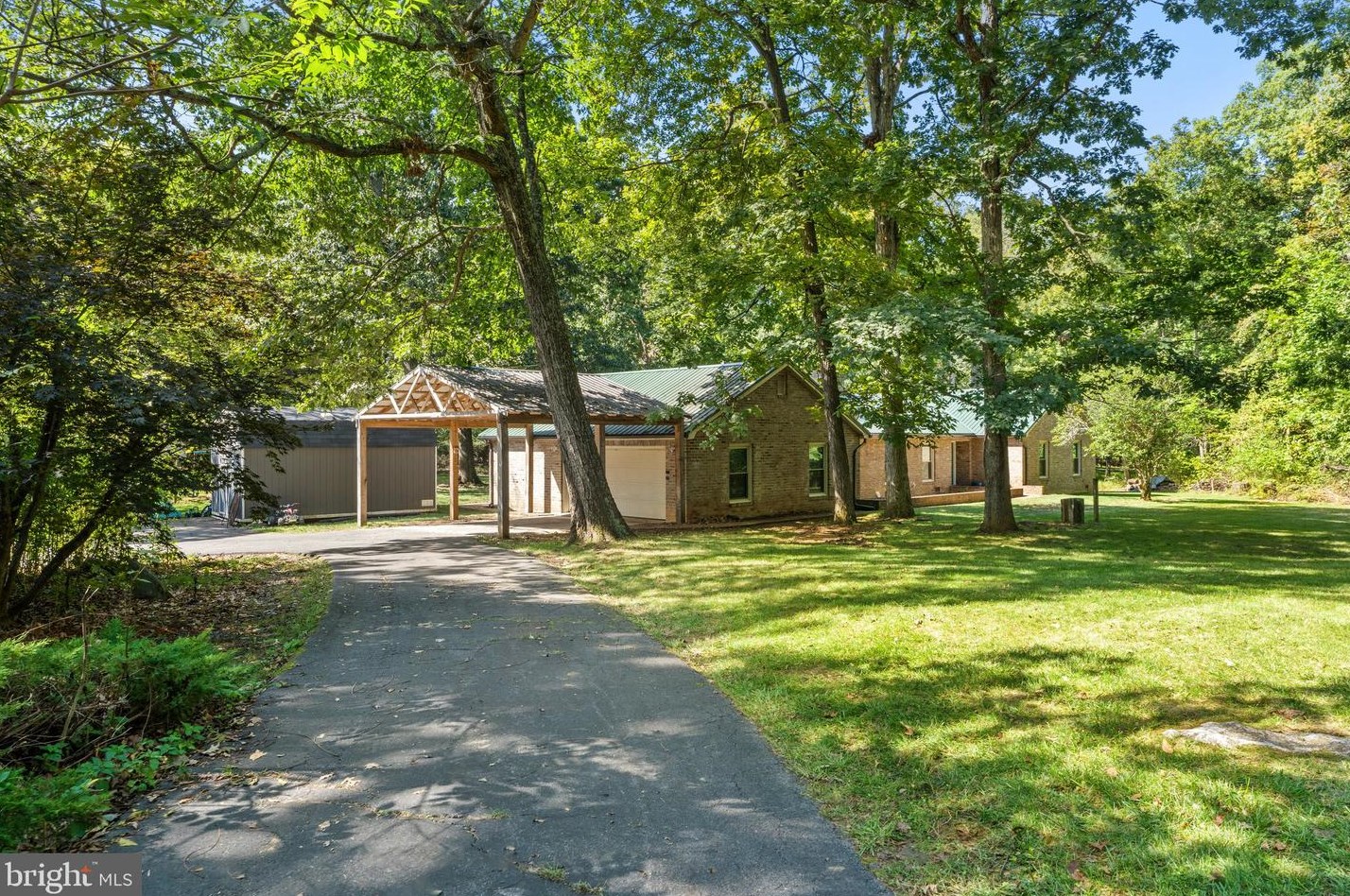2749 Senseny Rd, Mount Weather, VA 22611