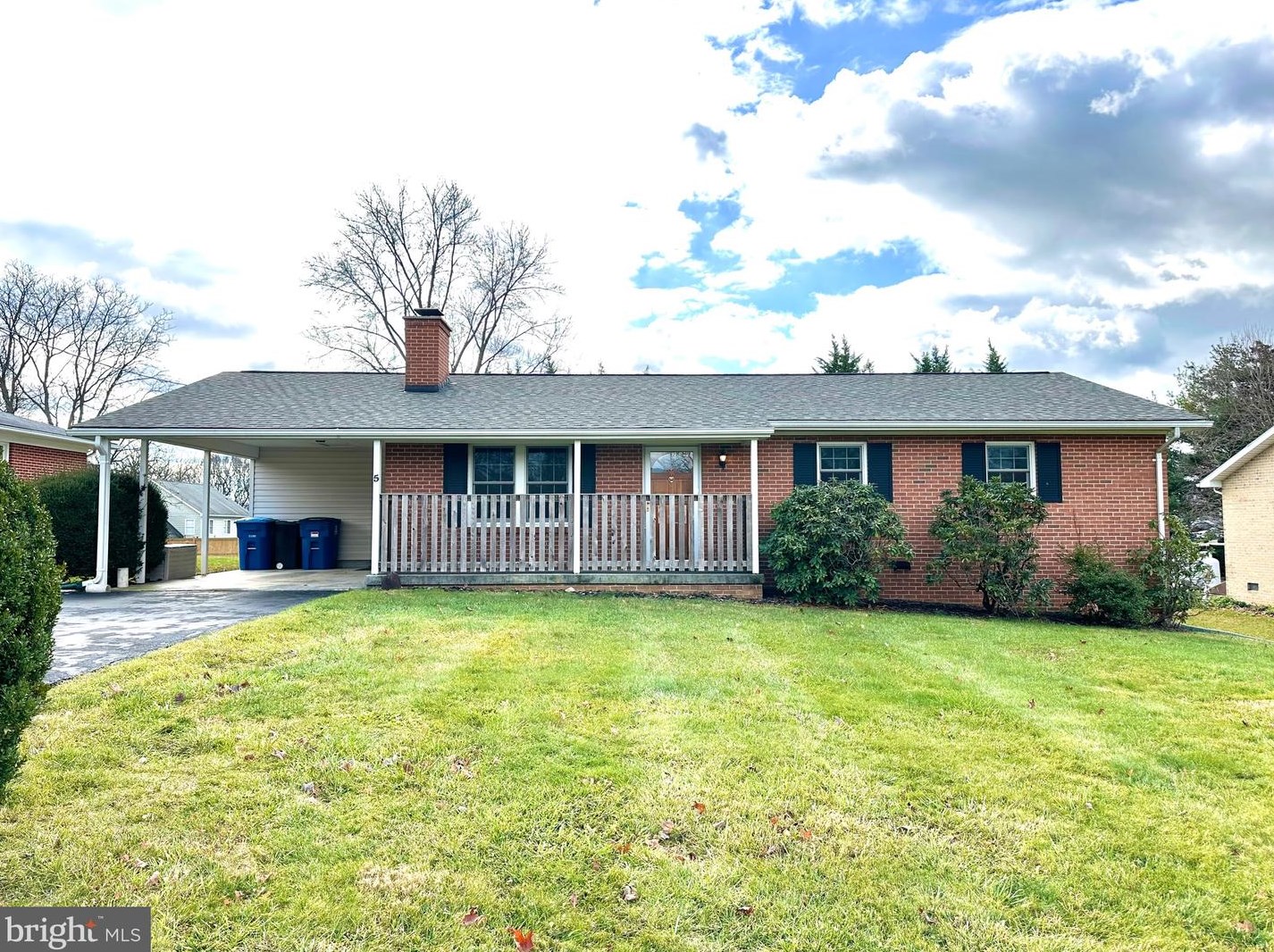 5 Bel Voi Dr, Mount Weather, VA 22611-9517