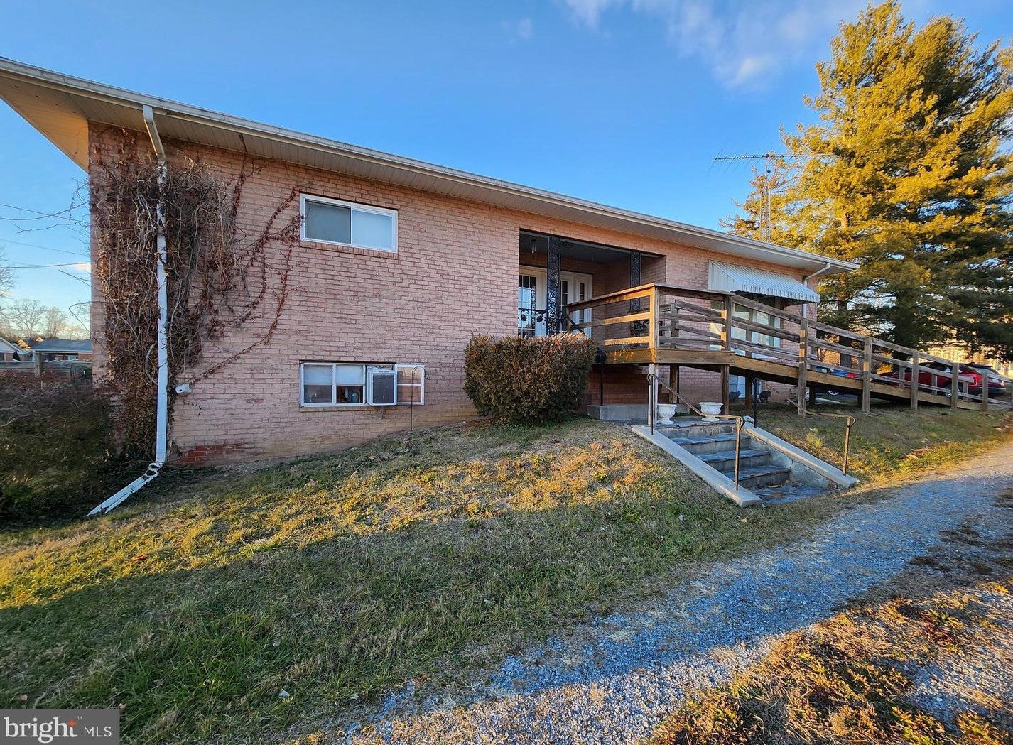 211 W Main St, Mount Weather, VA 22611