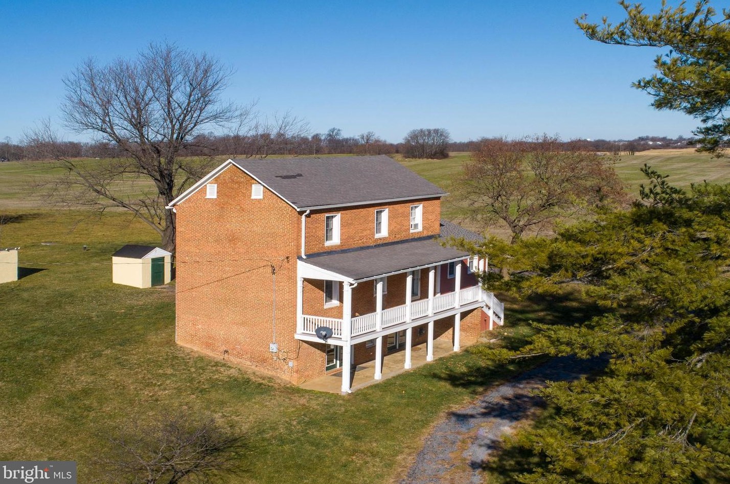 270 York Ln, Mount Weather, VA 22611