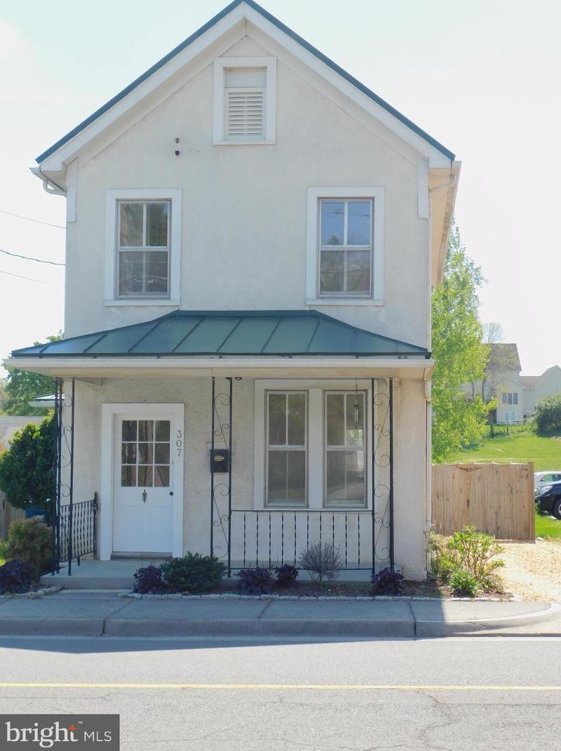 307 E Main St, Mount Weather, VA 22611