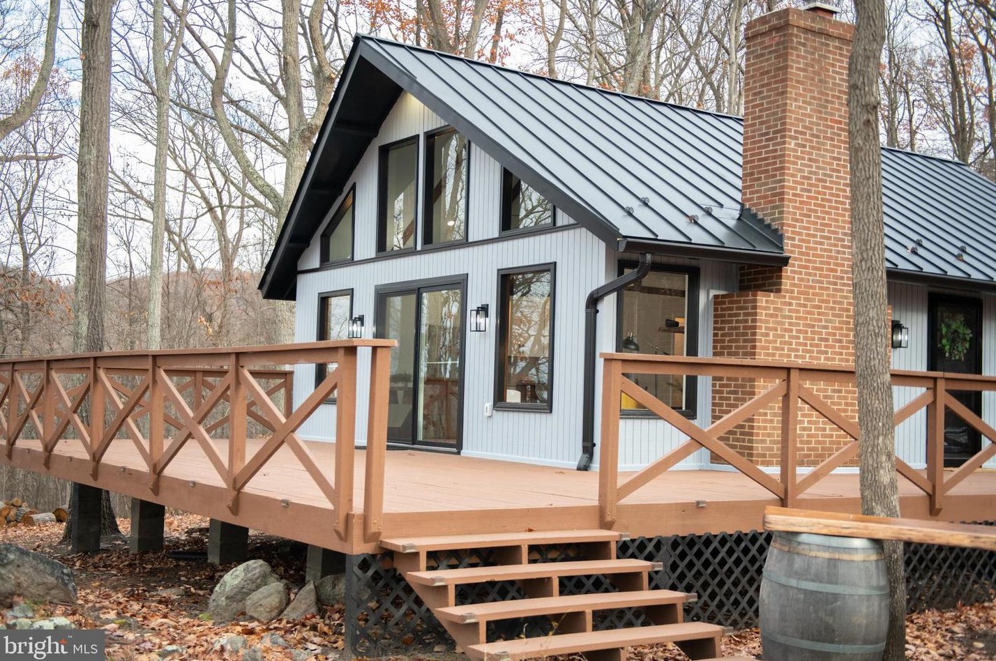 365 Cliff Ln, Mount Weather, VA 20135-5133