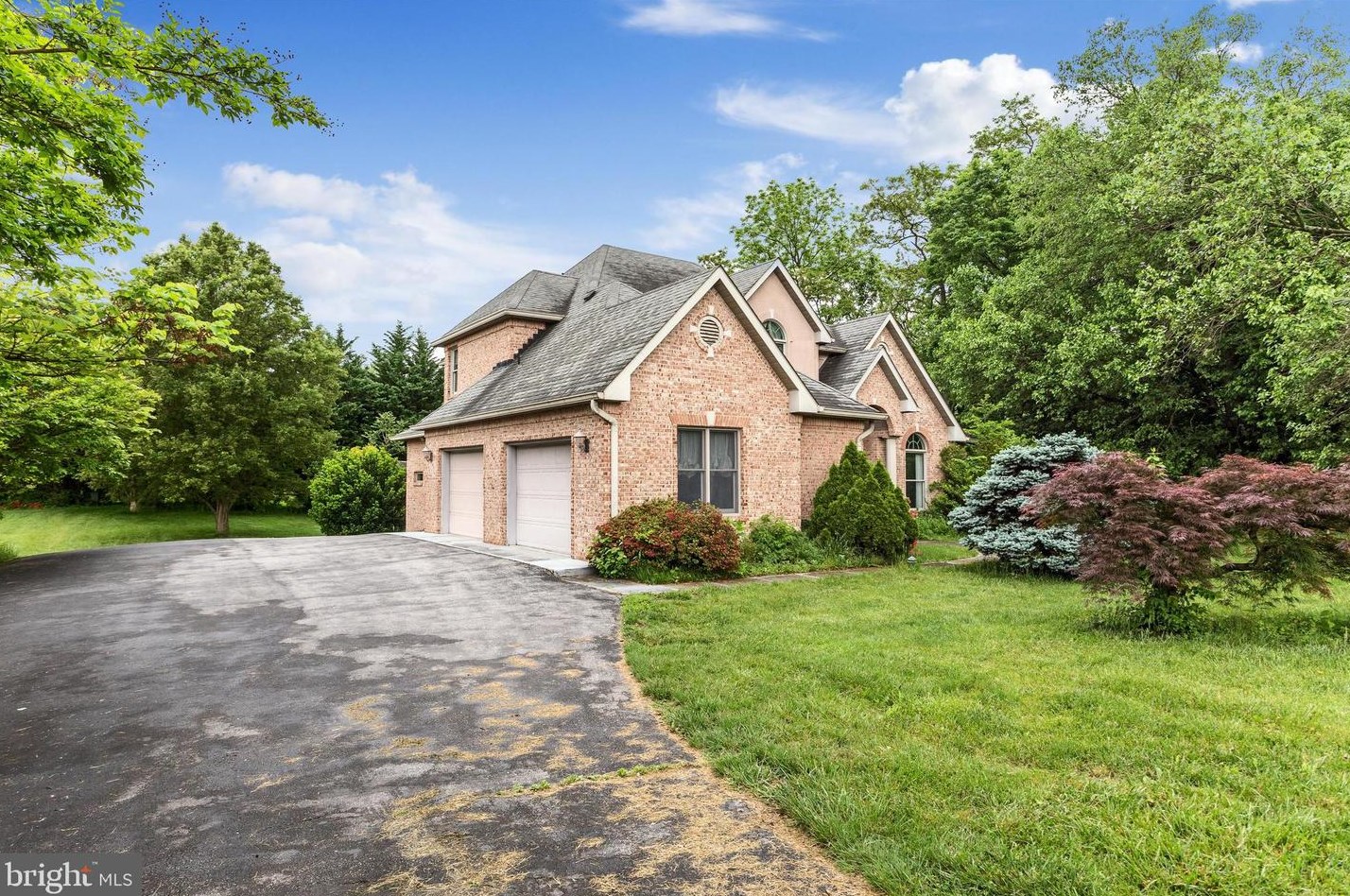 321 Buckmarsh St, Mount Weather, VA 22611-1025