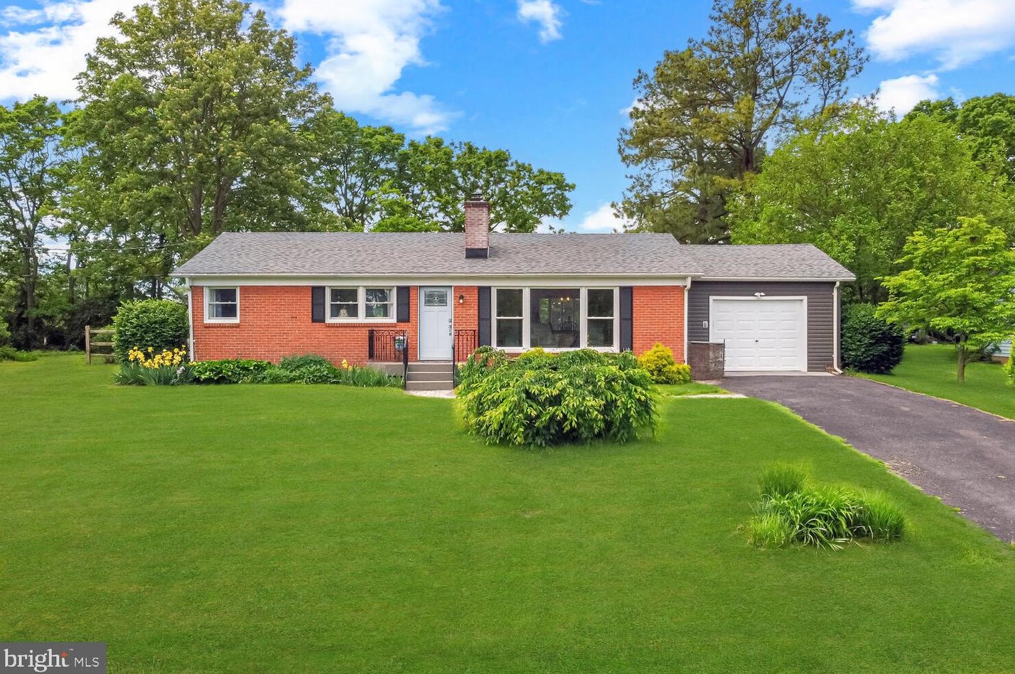 110 Battletown Dr, Mount Weather, VA 22611-9514