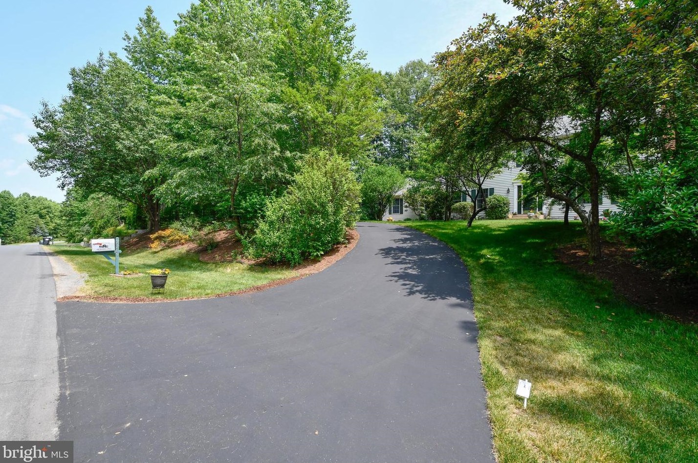 2265 Wildwood Cir, Viewtown, VA 20106-1877