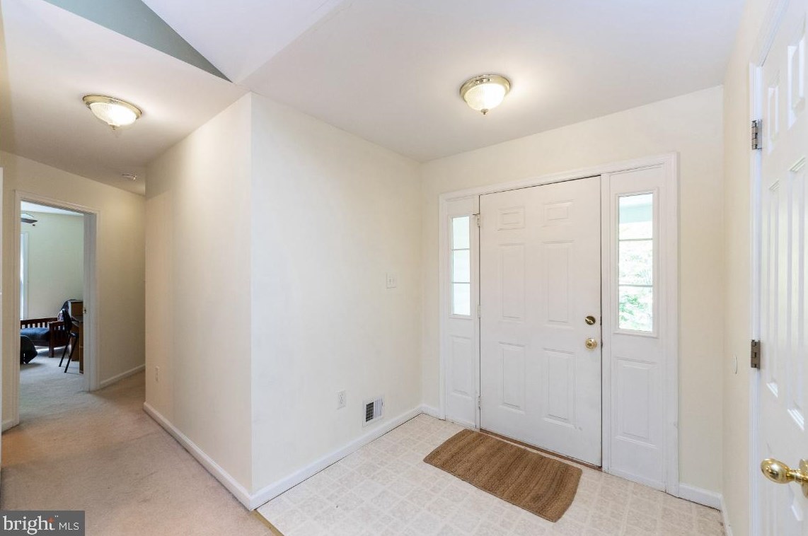 2075 Leehigh Dr, Viewtown, VA 20106-1979