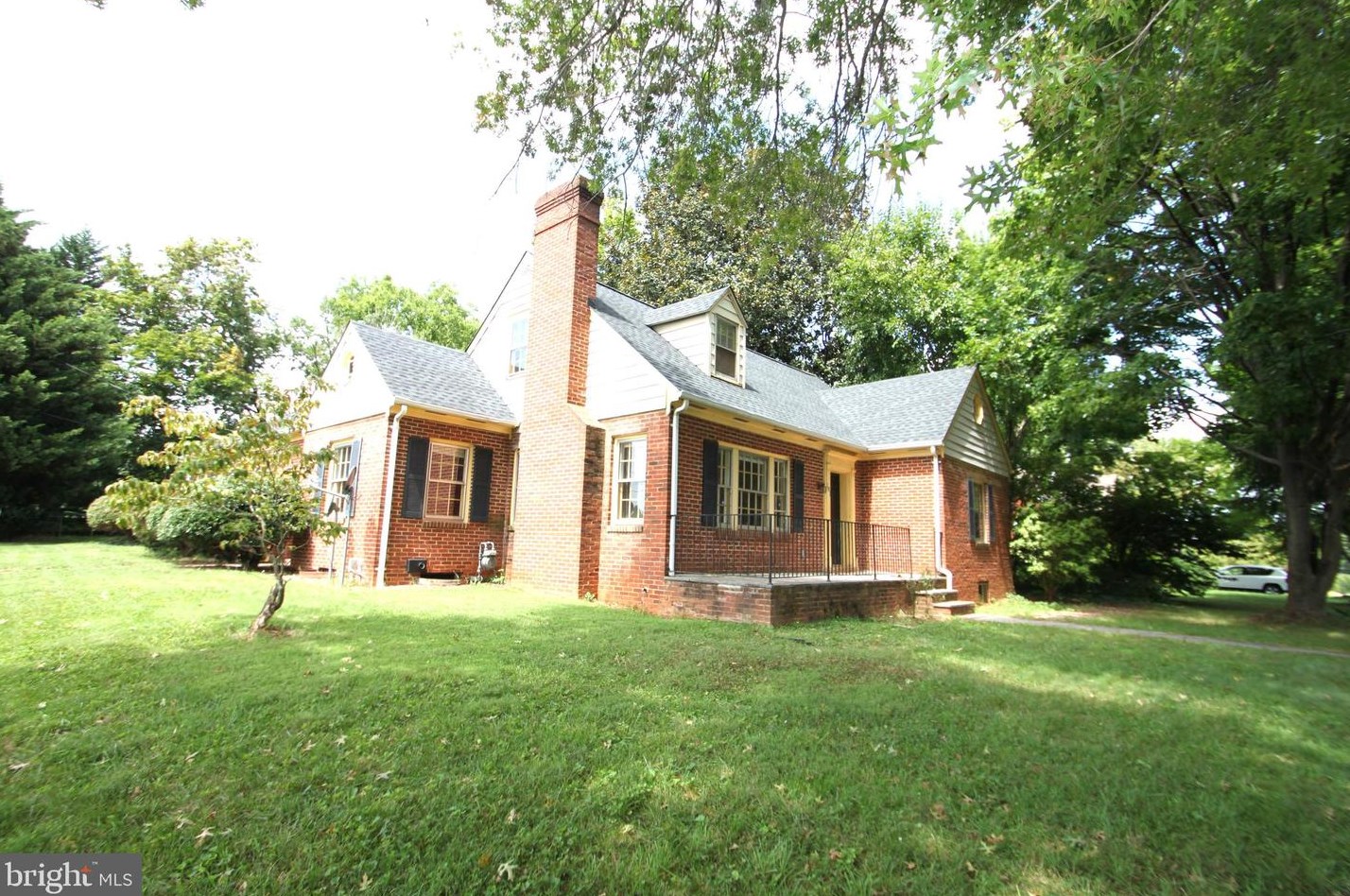 1102 Stuart St, Culpeper, VA 22701-1536