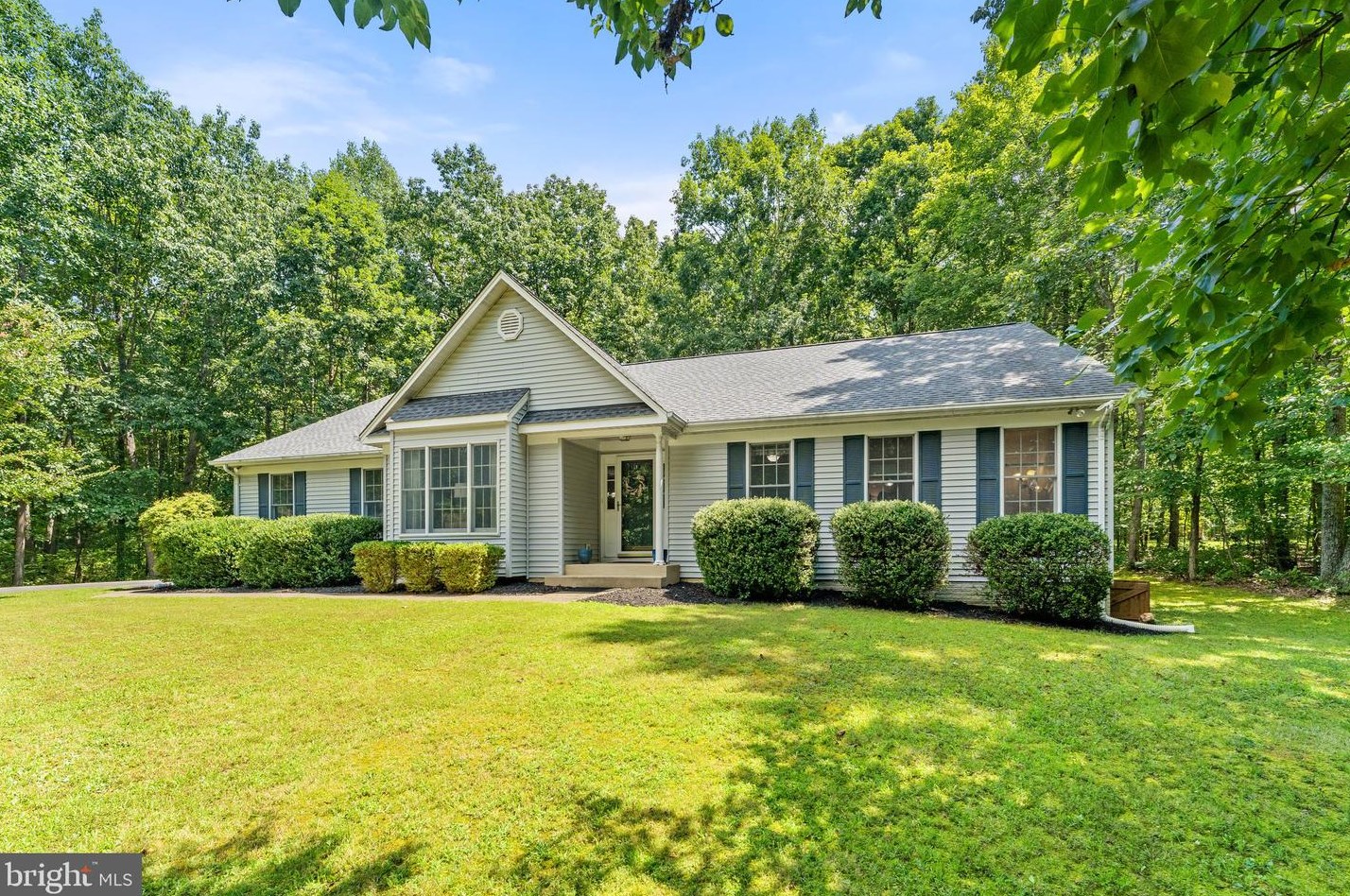 2207 Wildwood Forest Blvd, Viewtown, VA 20106-1873