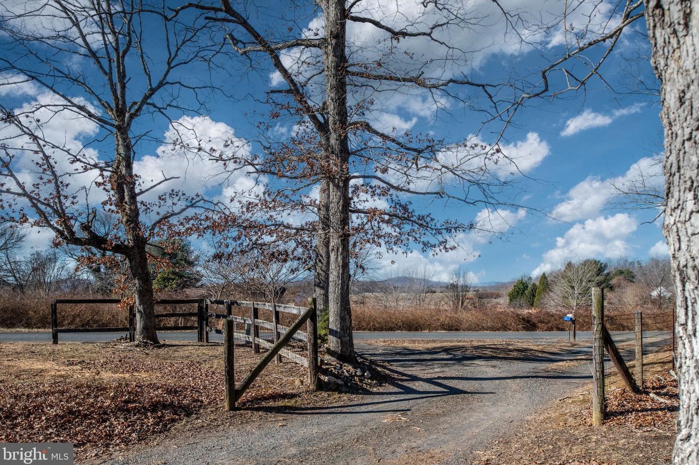 3505 Indian Run Rd, Viewtown, VA 20106-1786