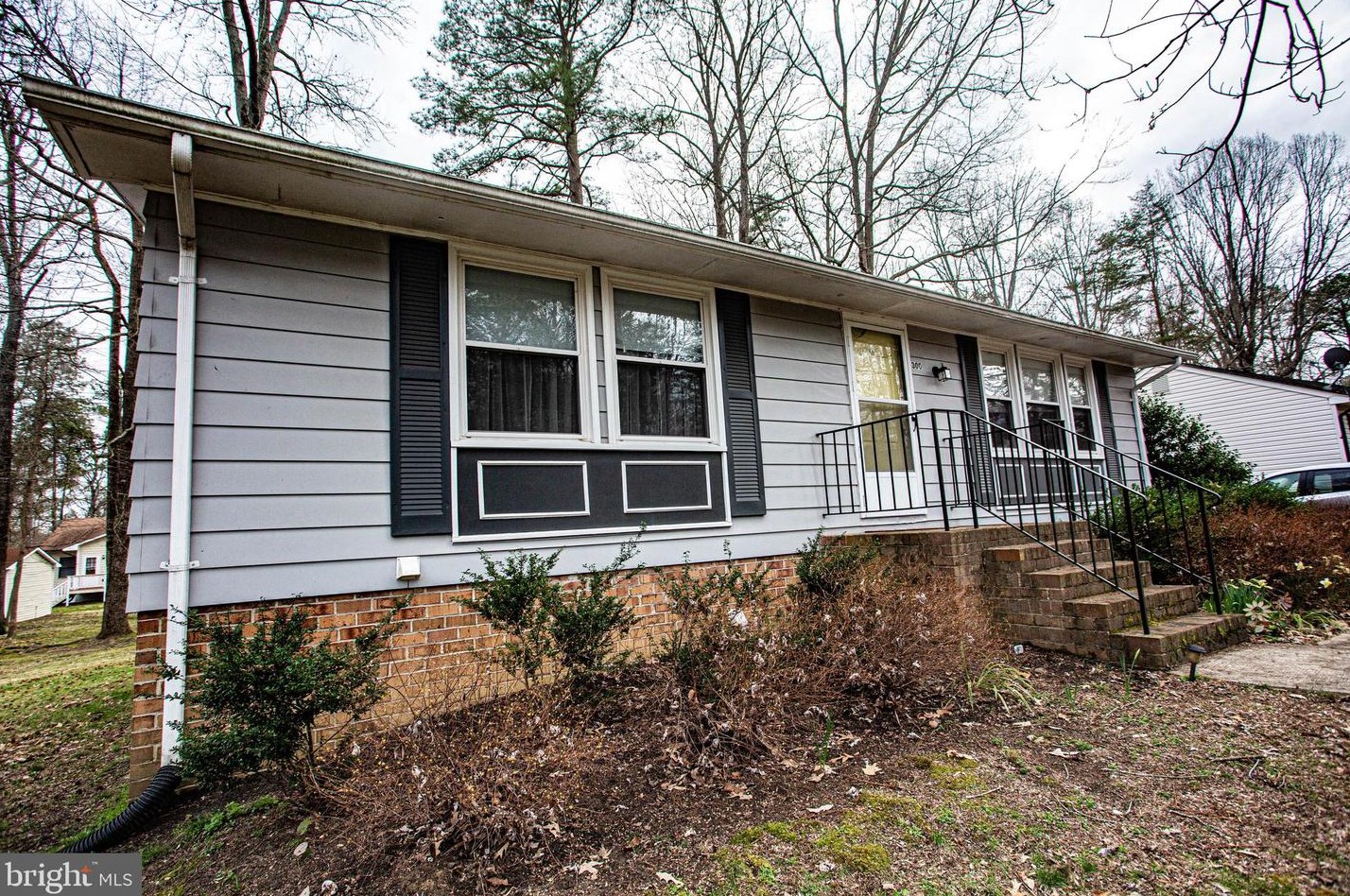 300 Devon Dr, Ruther Glen, VA 22546-1147