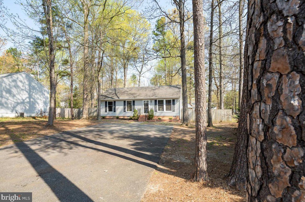 512 Montgomery Dr, Ruther Glen, VA 22546-1138