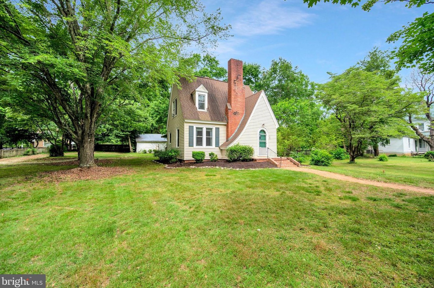 142 S Main St, Bowling Green, VA 22427