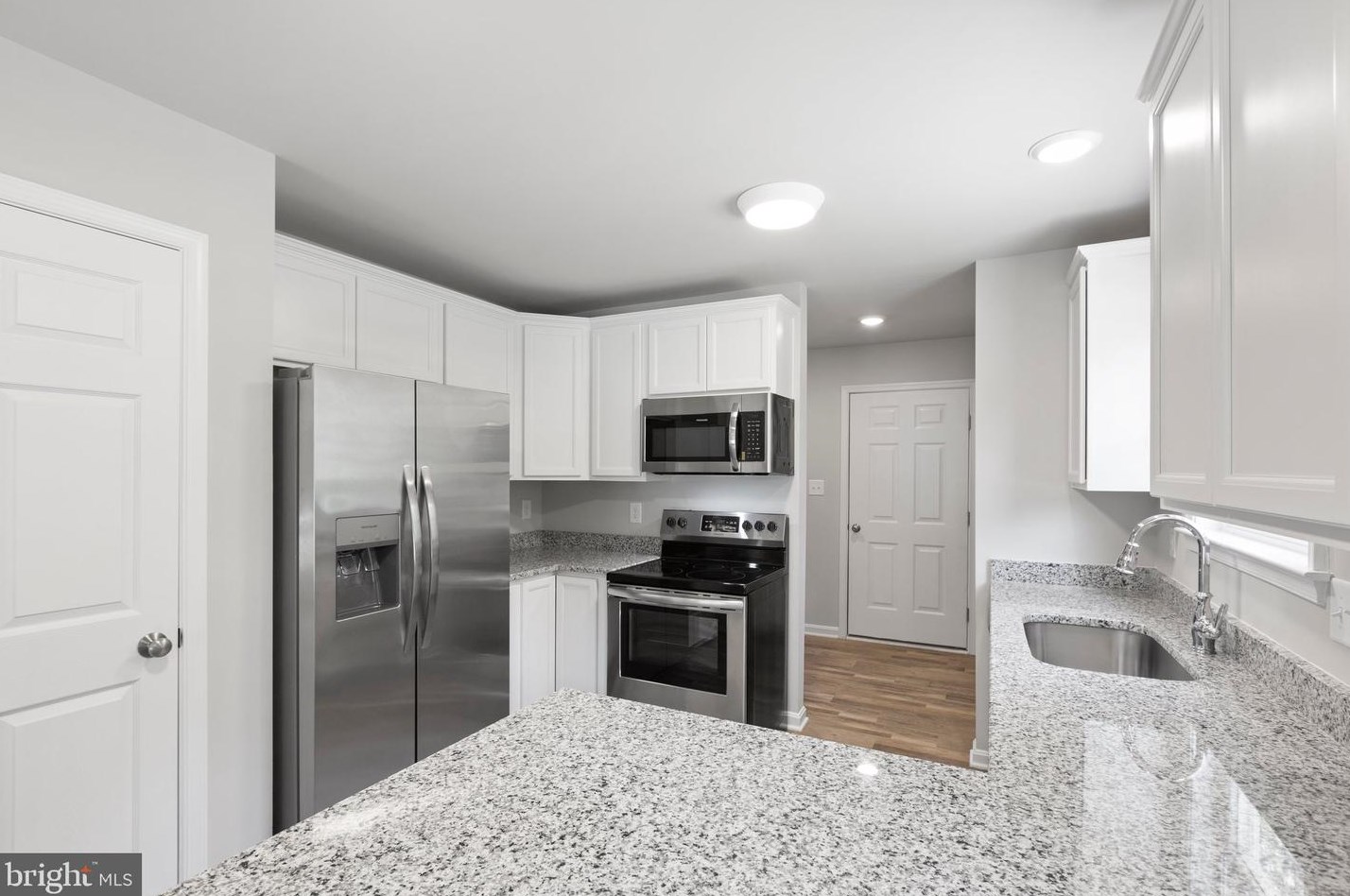 902 Jones Dr, Ruther Glen, VA 22546-1305