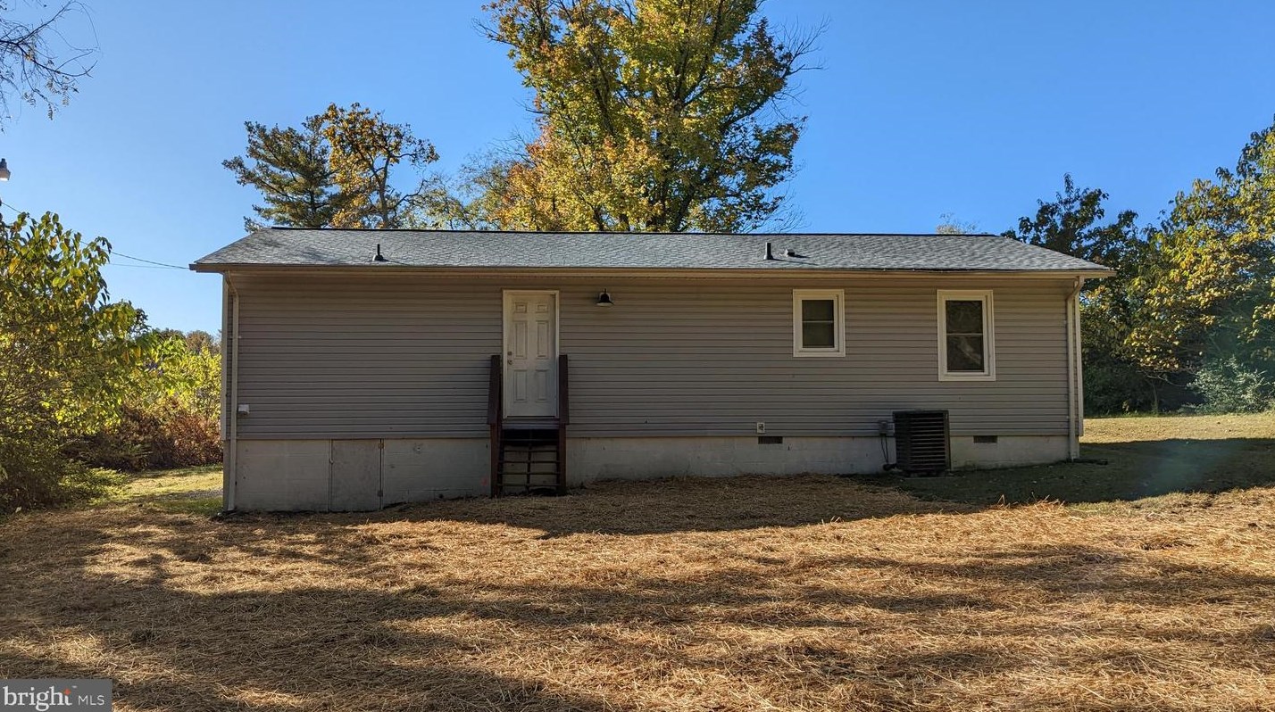 17387 Chase St, Bowling Green, VA 22427