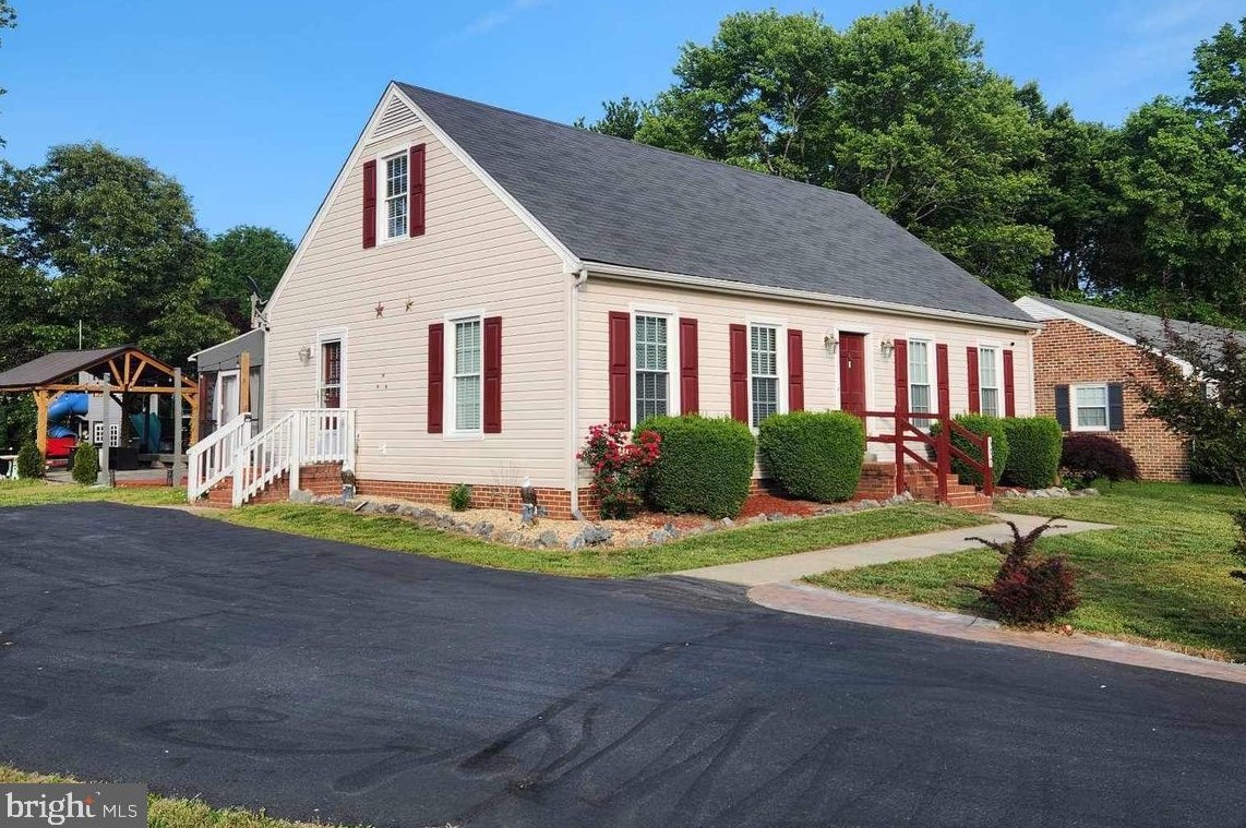 107 Lee St, Bowling Green, VA 22427