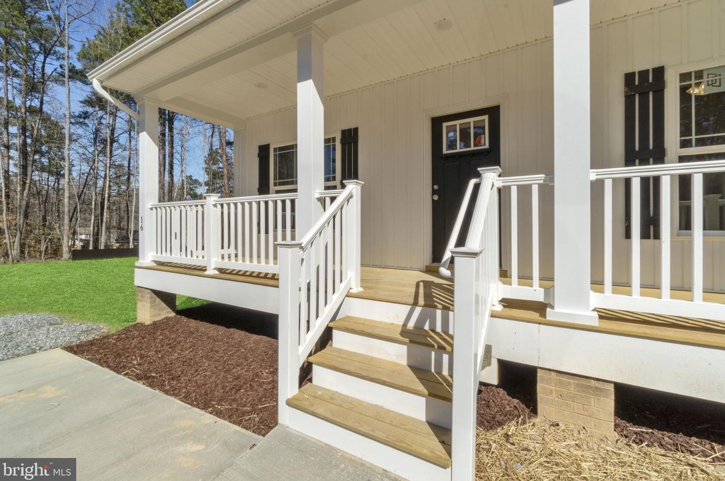 222 Sea Cliff Dr, Ruther Glen, VA 22546-1517
