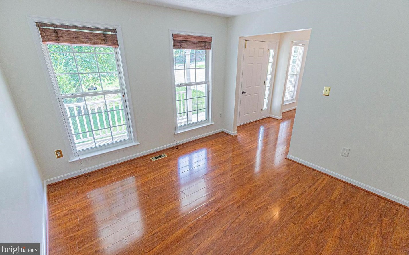 942 Swan Ln, Ruther Glen, VA 22546