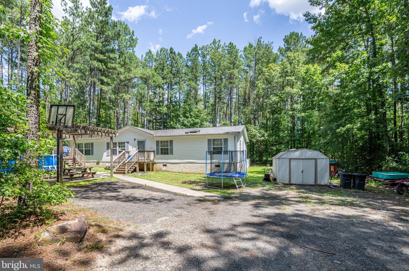 6030 Lynnwood Ln, Woodford, VA 22580