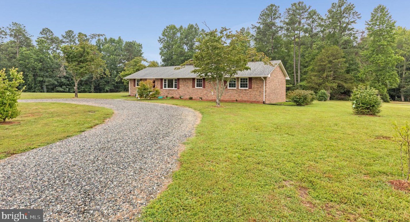 17450 Mill Run Ln, Bowling Green, VA 22427