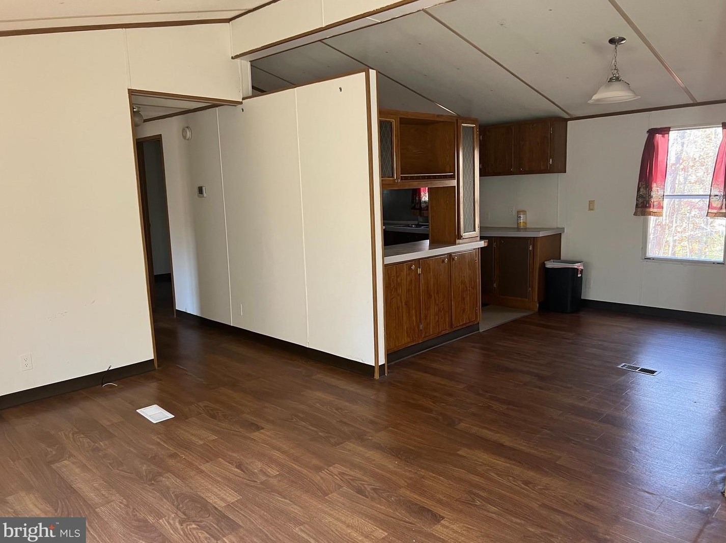 16308 Maple Dr, Bowling Green, VA 22427
