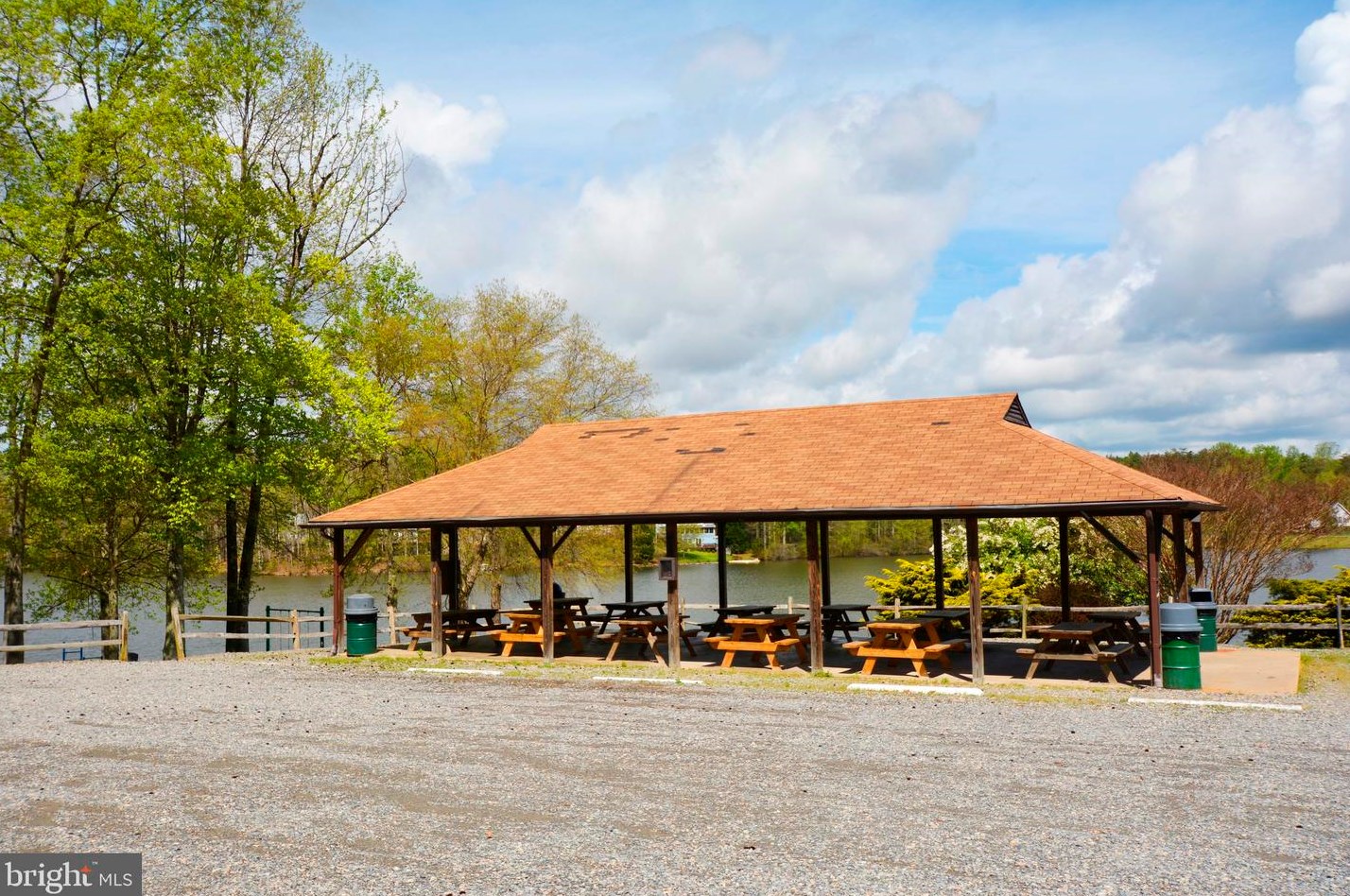 600 Joy Dr, Ruther Glen VA  22546-1202 exterior