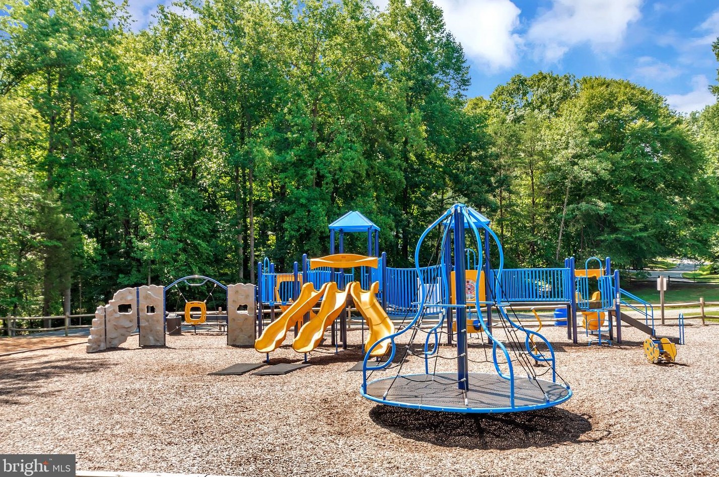 600 Joy Dr, Ruther Glen VA  22546-1202 exterior