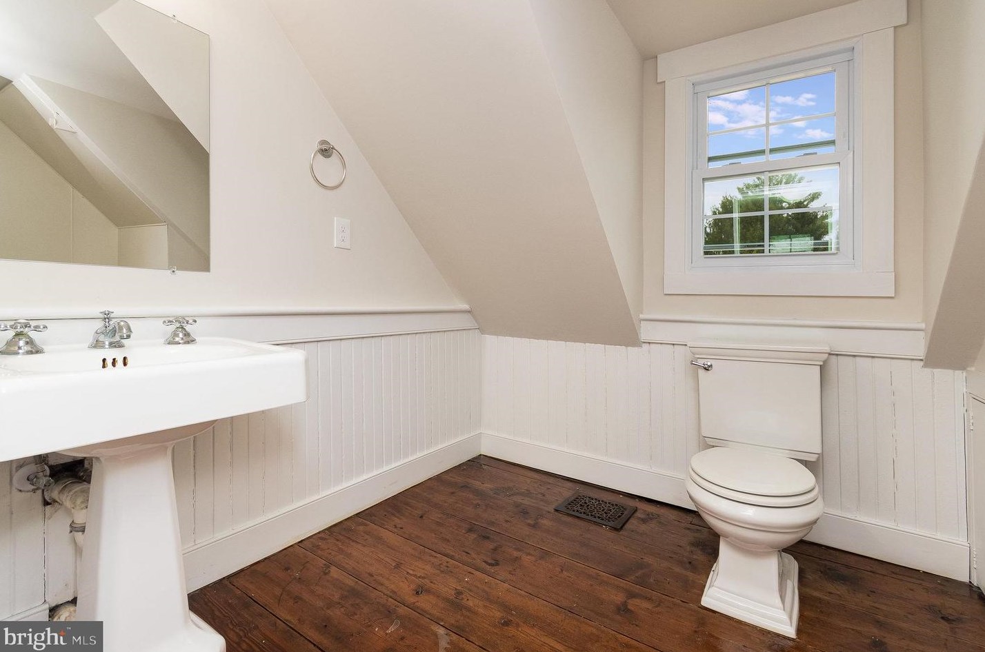 2349 Skinkers Neck Rd, Rappnhanck VA  22538-2024 exterior