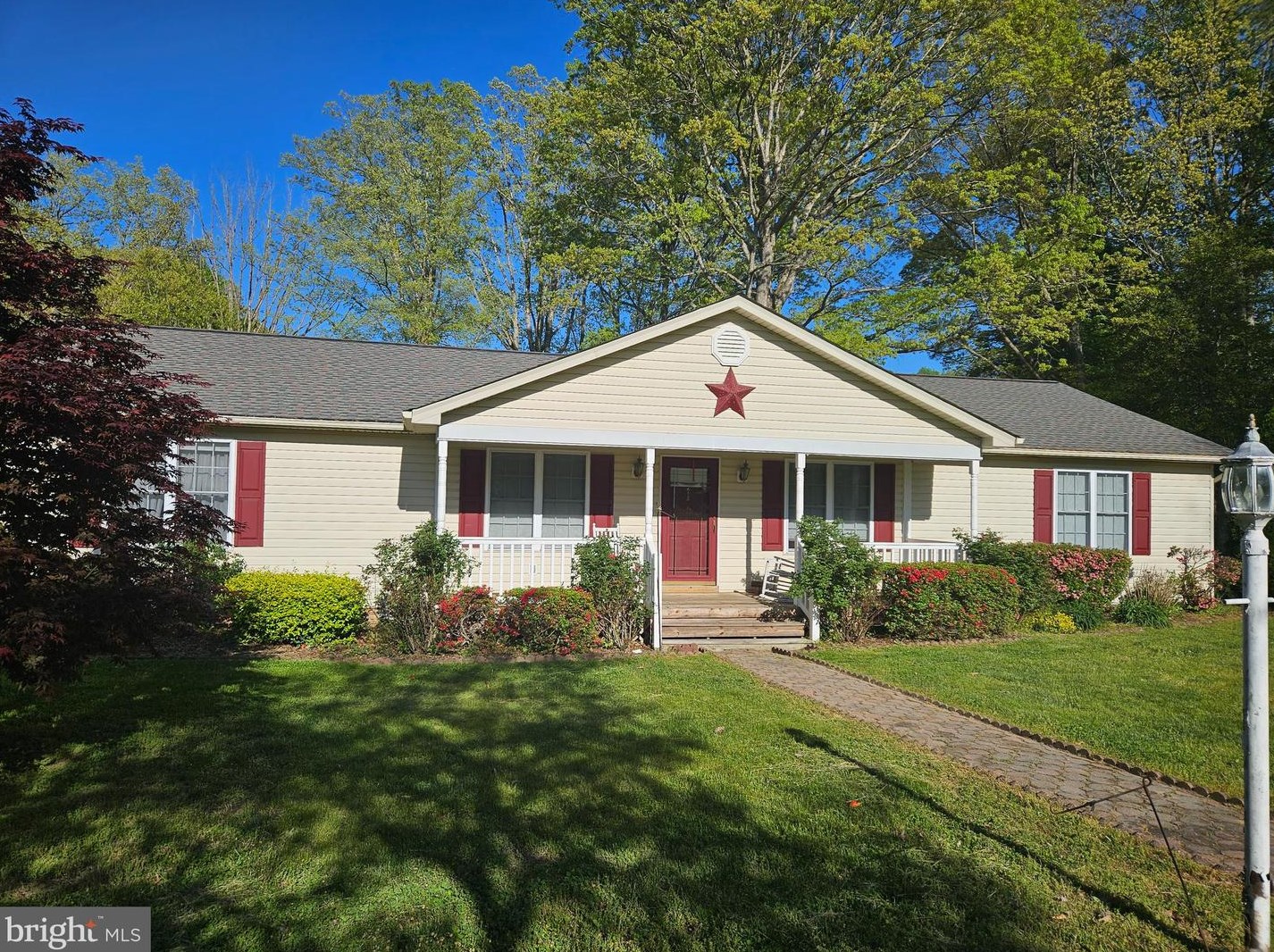 17372 Chase St, Bowling Green, VA 22427-2300