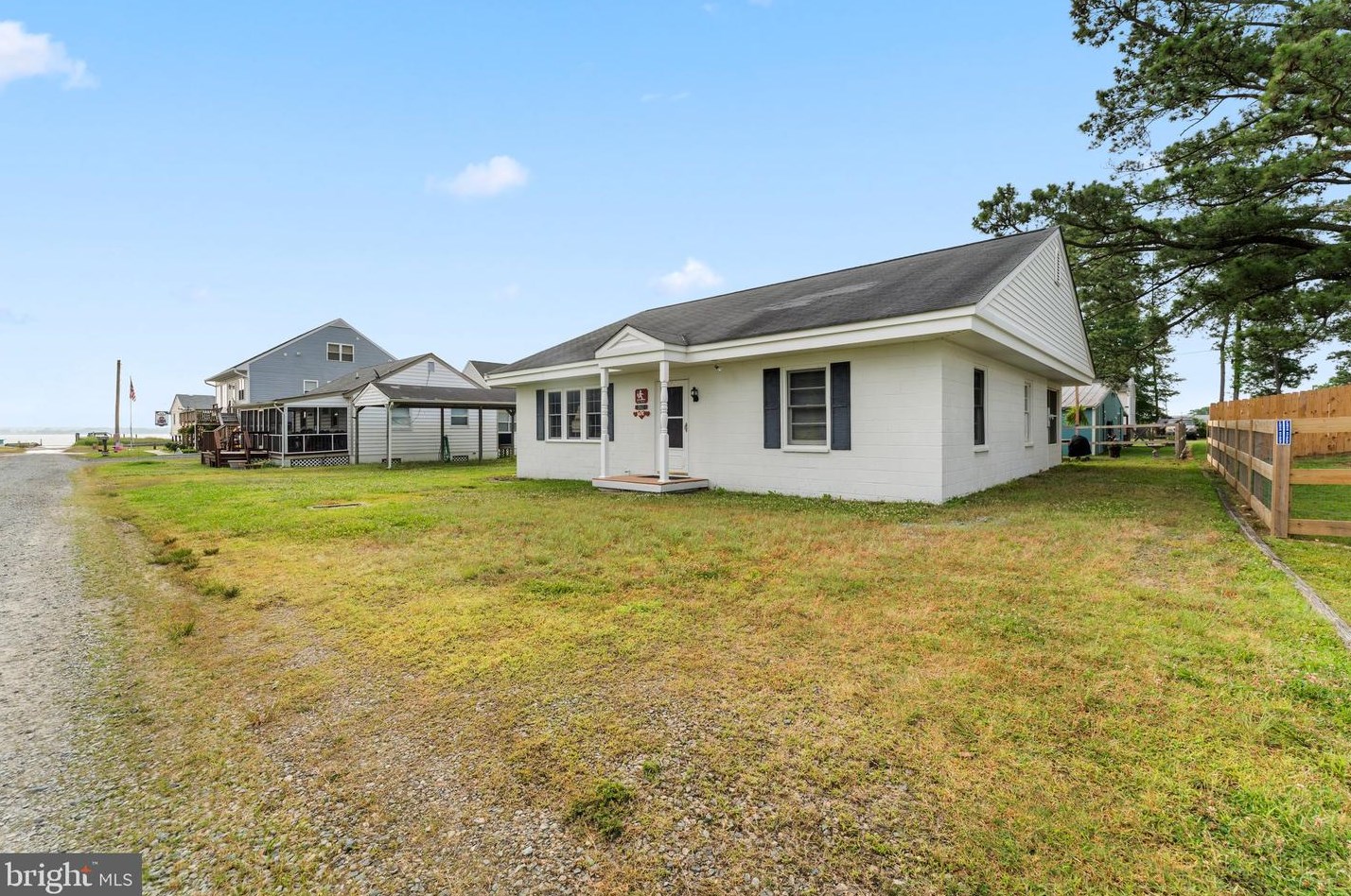 362 Garnett Ln, Dunnsville, VA 22454-2176