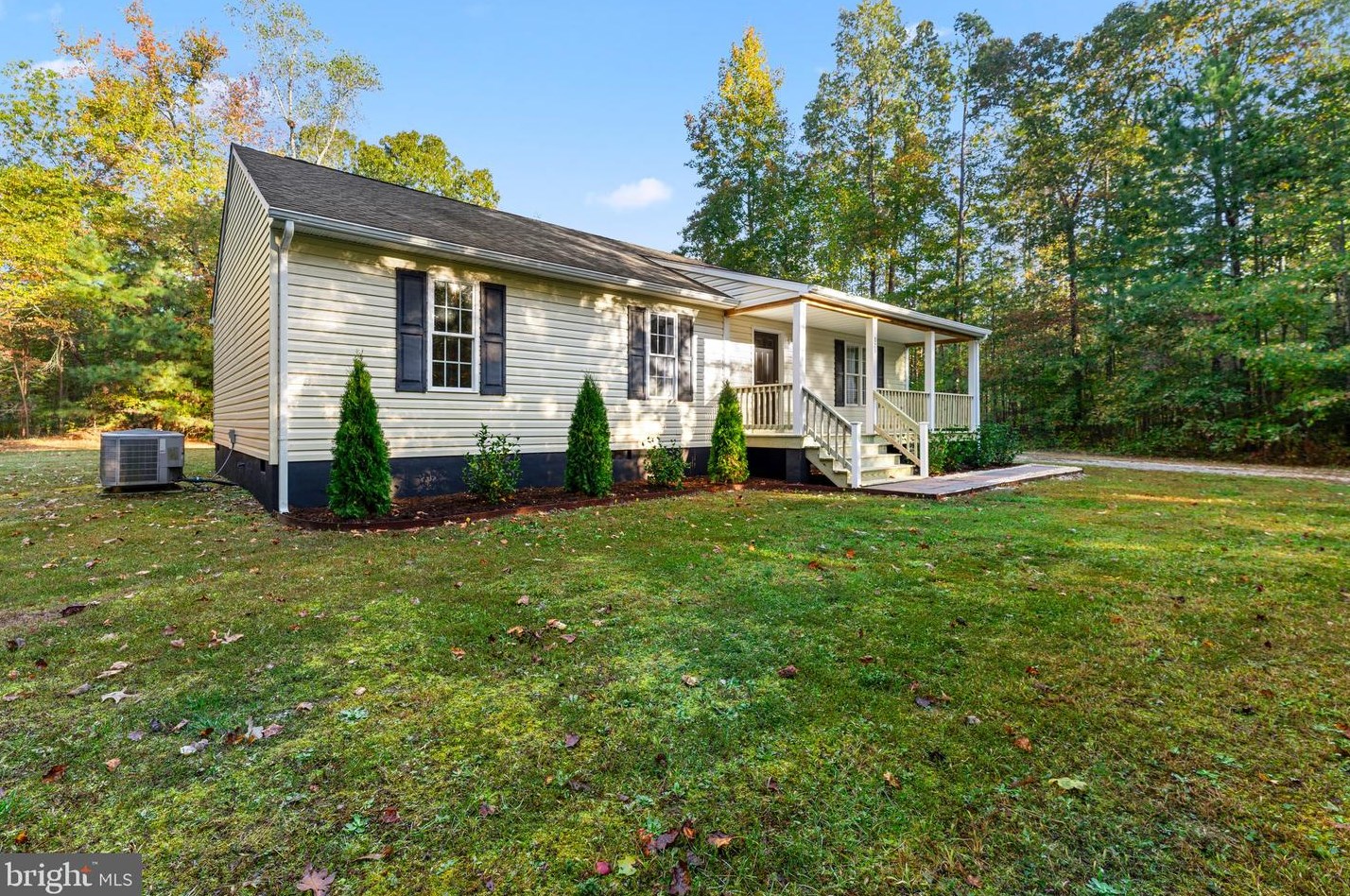 829 Tuscarora Rd, Dunnsville, VA 22454-2190