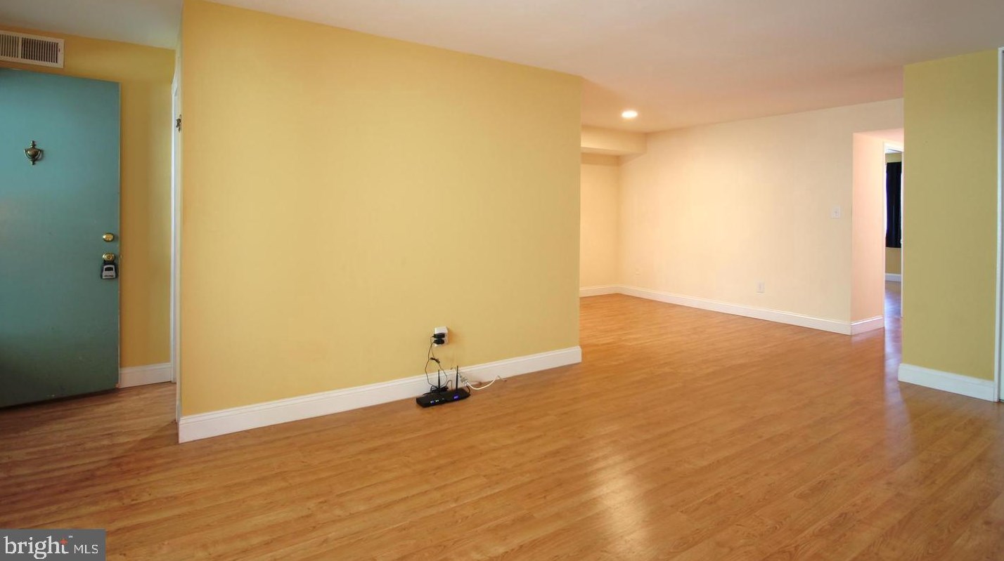 154 Haycock Rd #c-4, Falls Church, VA 22046