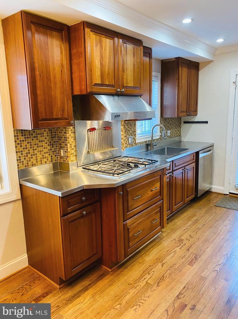 205 W Cameron Rd, Falls Church, VA 22046